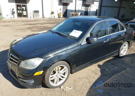 2014 Mercedes-Benz C 300 Luxury 4Matic/Sport 4Matic z USA, uszkodzony, nr VIN WDDGF8ABXEA953513